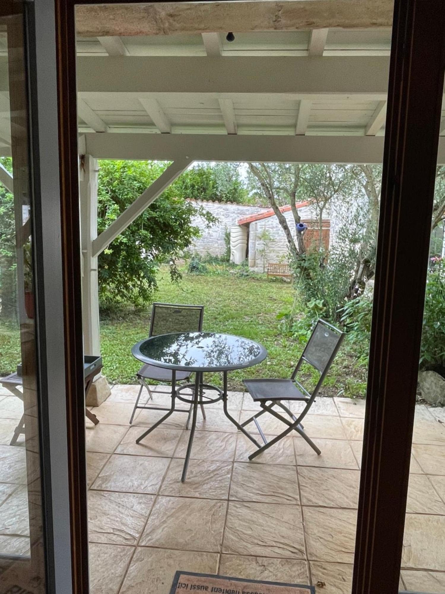 Sous L Olivier Apartment Tusson Luaran gambar